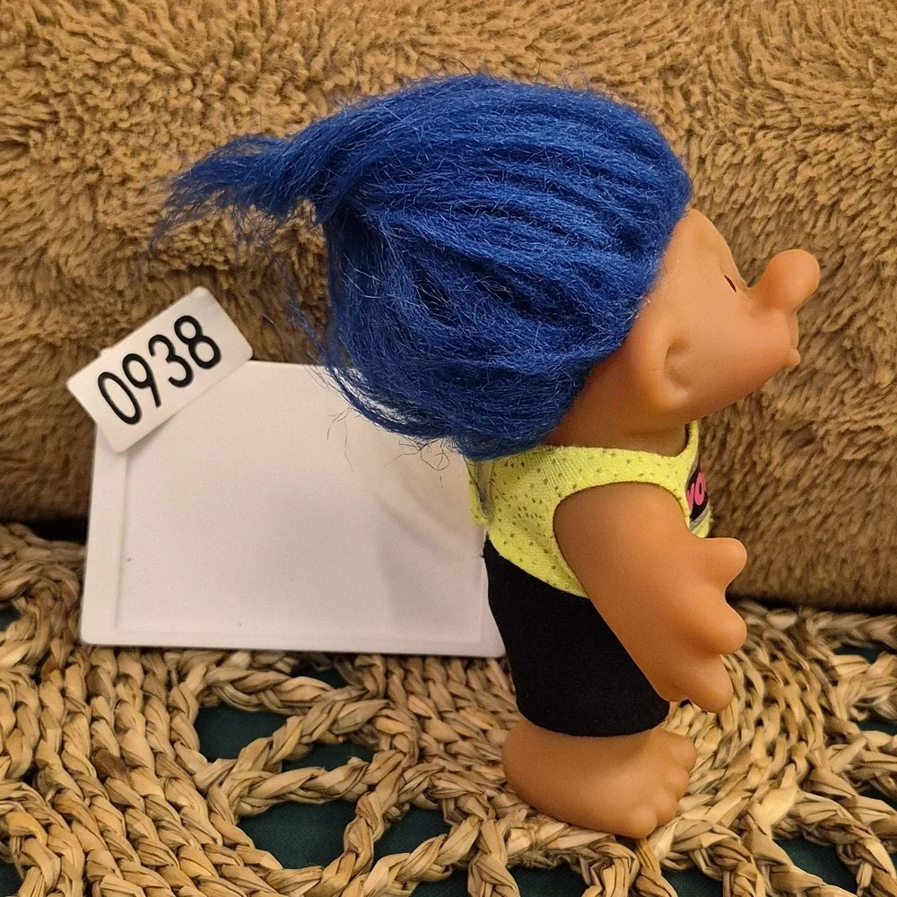✅2001 Playmates Totally Troll Susie S. Slim Series 2 Doll with Passport#️⃣0938